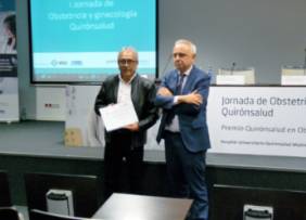 2019 11 13 El Dr. Rodríguez Candia en el momento de recibir el premio