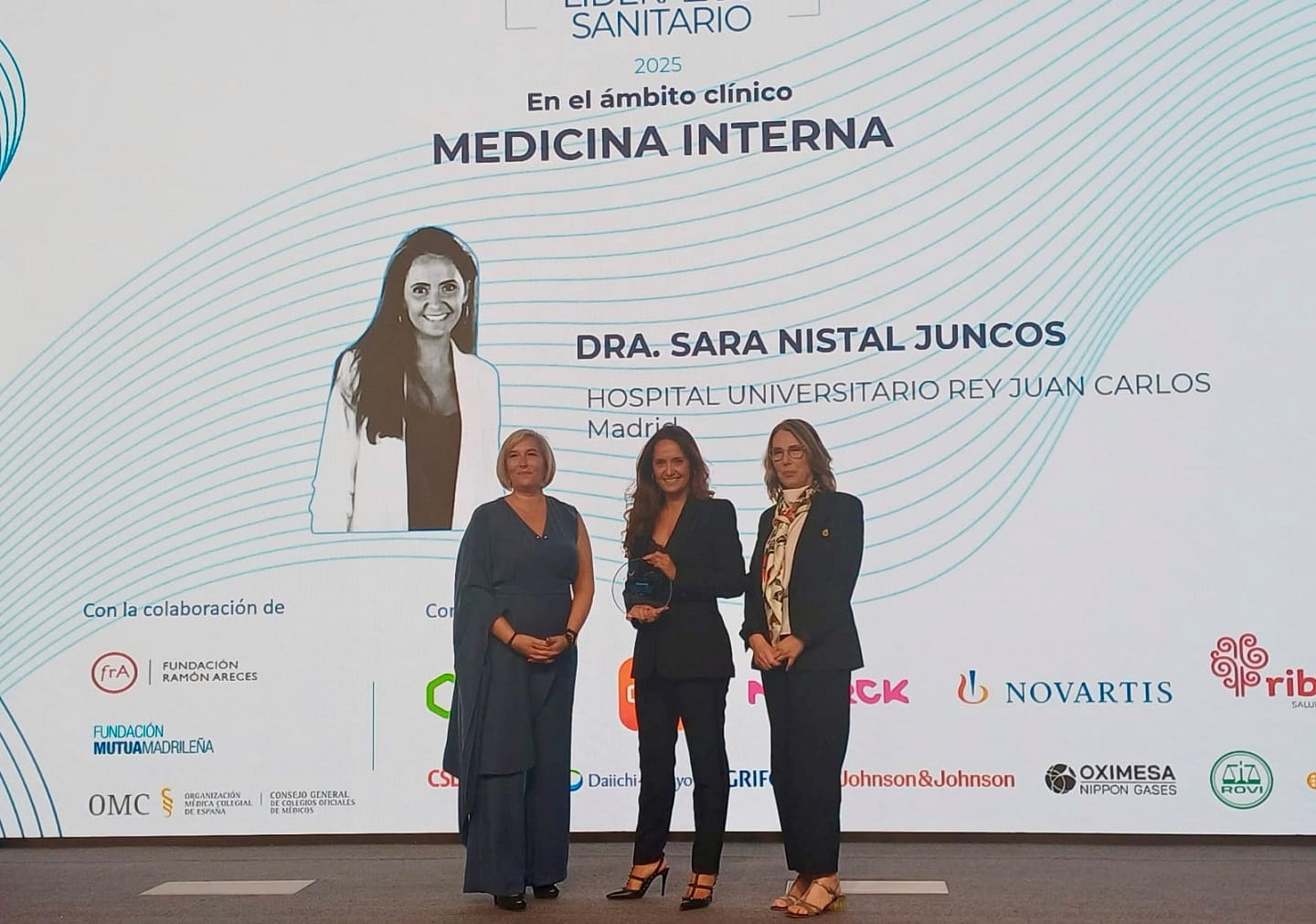 La Dra. Nistal en el momento de recoger el premio