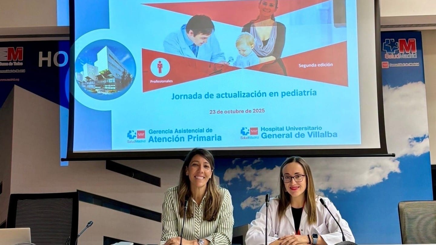 Las doctoras Carmen Mateos, directora médico del hospital (dcha) y María de la Parte, inauguraron la jornada