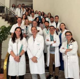 Foto de grupo del equipo profesional de la FJD implicado en la consecución de esta acreditación