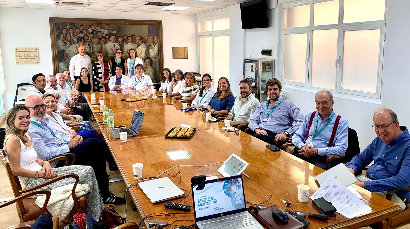 Organizadores y asistentes a la sesión