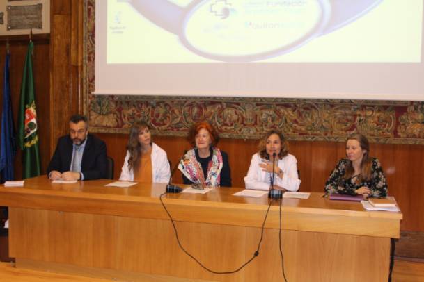 2019 03 15 La Dra. Leal inauguró la jornada junto a la Dra. Vázquez (centro) y otros ponentes del encuentro