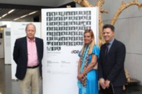 De izda adcha, el Dr. Aldolfo Bermúdez, Mariola Vargas y Francisco Fernández antes de inaugurar la exposición