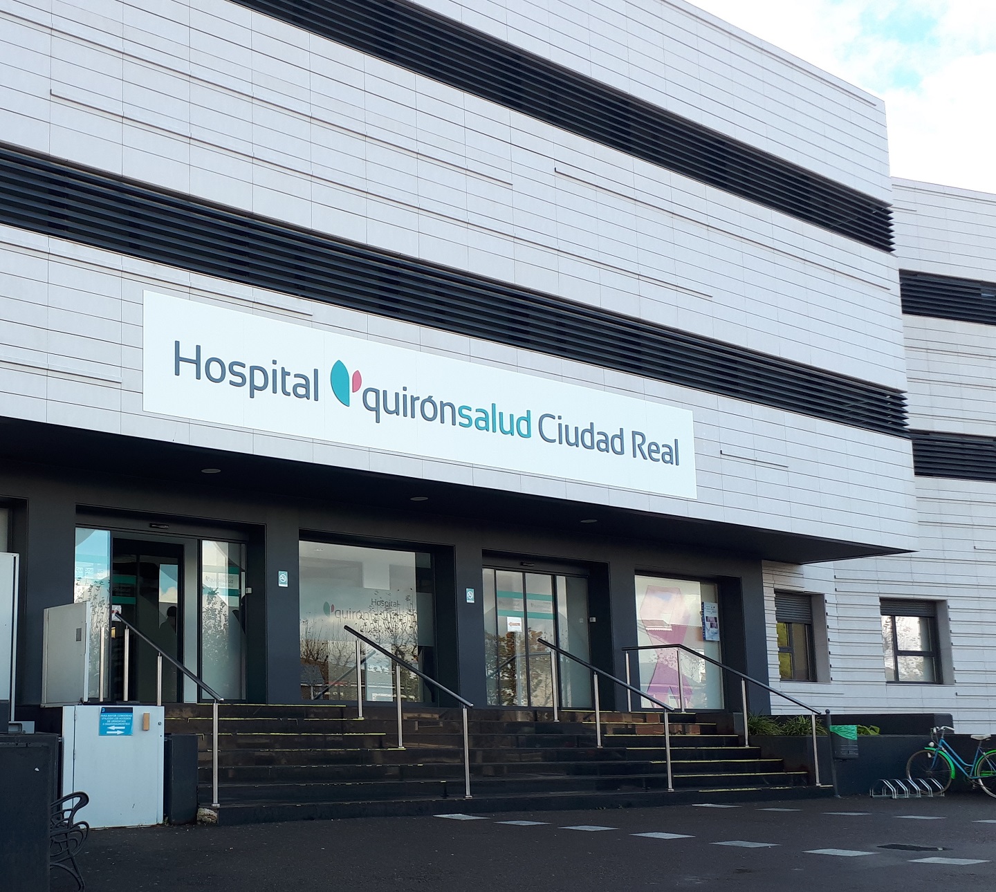 Foto de la fachada del Hospital Quironsalud Ciudad Real