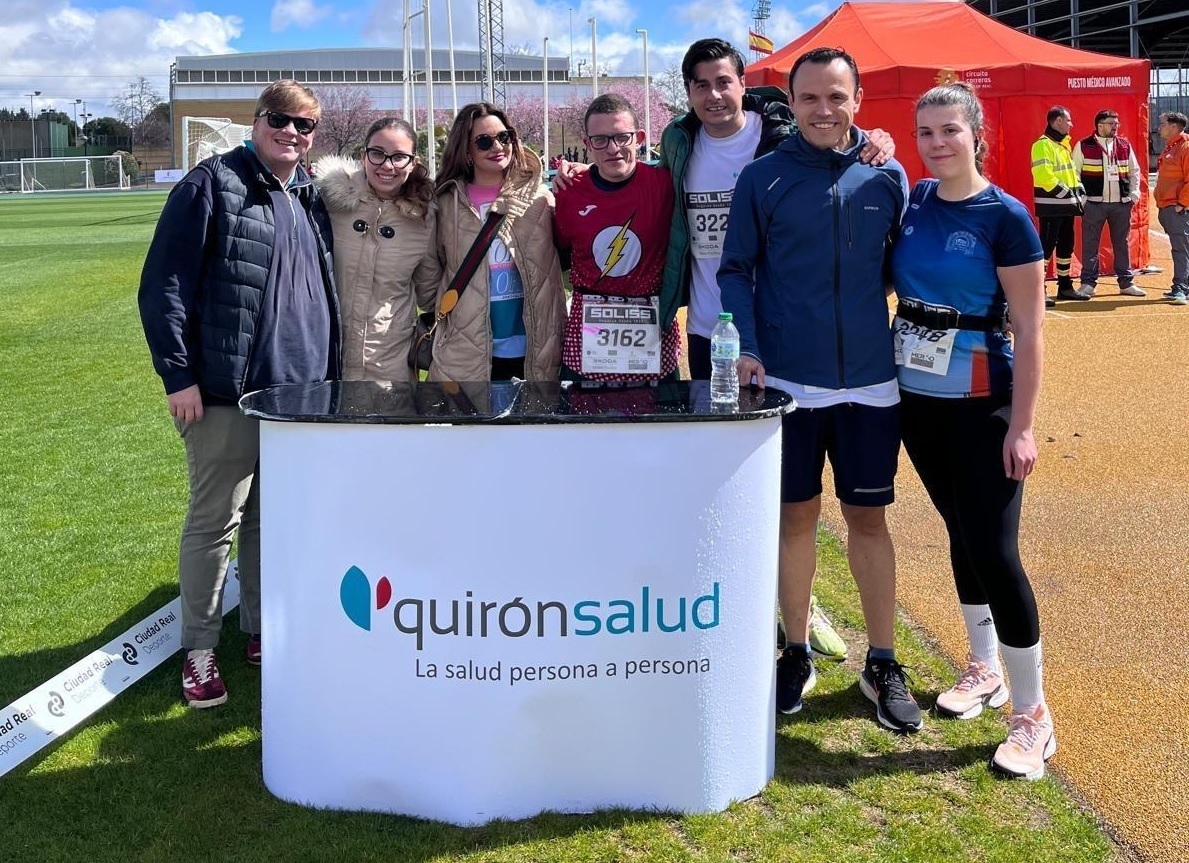 Equipo de Quirónsalud Ciudad Real participantes en la Carrera