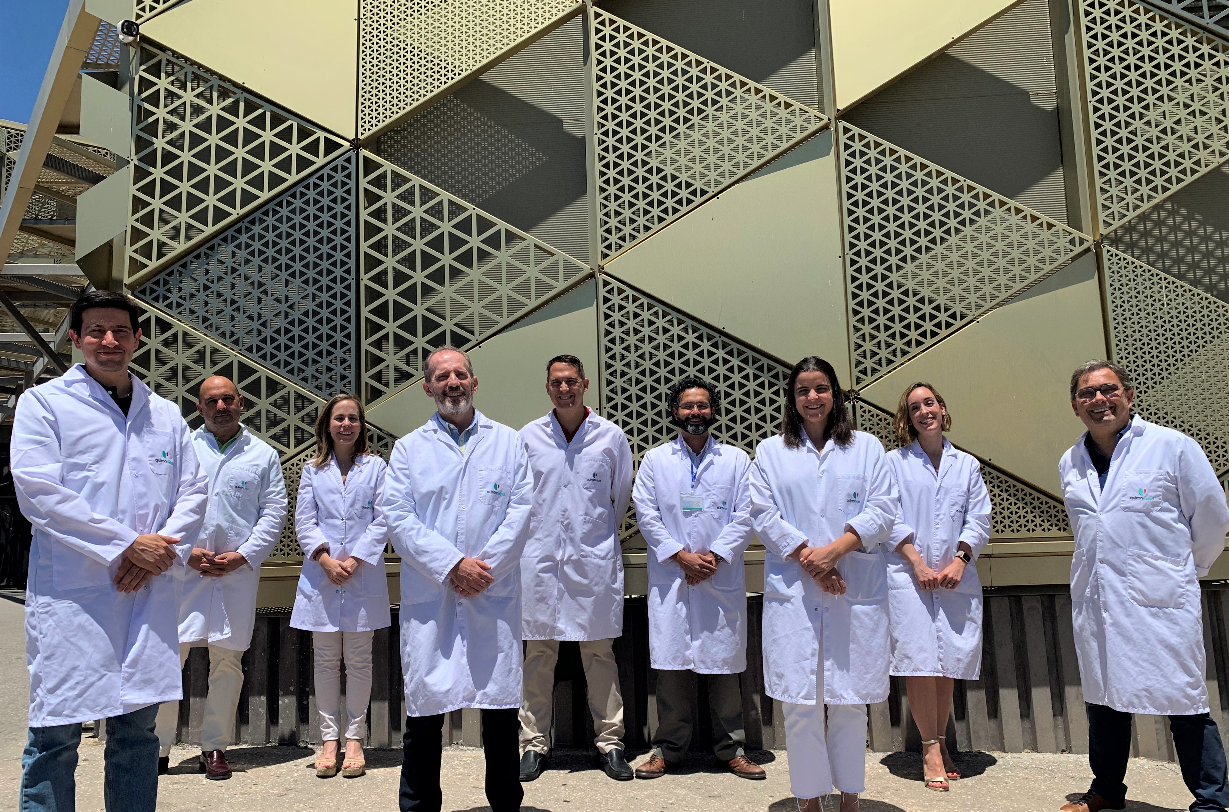 De izquierda a derecha, los doctores Román Carlos Zamora, José Gutiérrez, Lourdes de la Bastida, Francisco Lara, José Ángel Alcalá, Ernesto Orozco, Carmen Gutiérrez, Marta Entrenas, y Juan José Ruiz Masera.