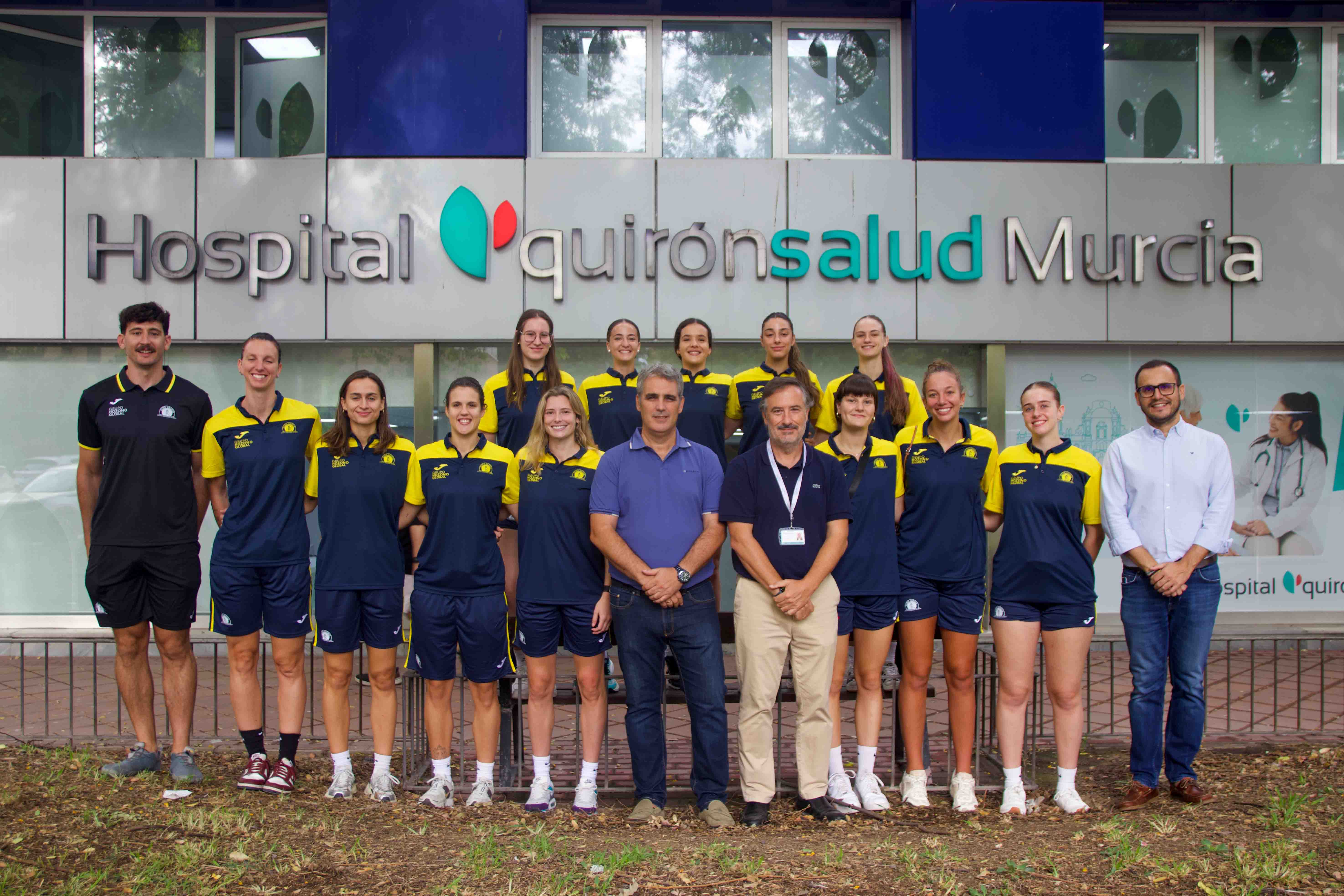 El equipo Global Jairis realiza su reconocimiento médico previo a la temporada en Quirónsalud Murcia