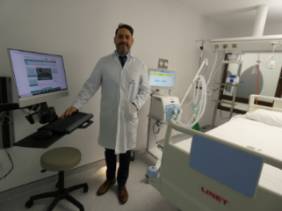 doctor_Dalorzo_coordinador_equipo_medico_UCI_Quirónsalud_Toledo