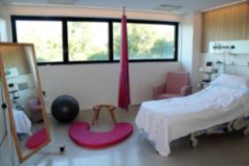 2021 04 21 Habitación del HUGV dotada de liana, pelota de pilates, colchoneta y silla de parto para el proceso de dilatación