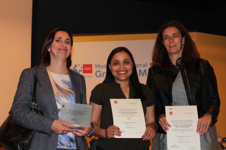 2018 06 01 La Dra. García Salmones, Deschamps y Contreras, tras recibir la acreditación