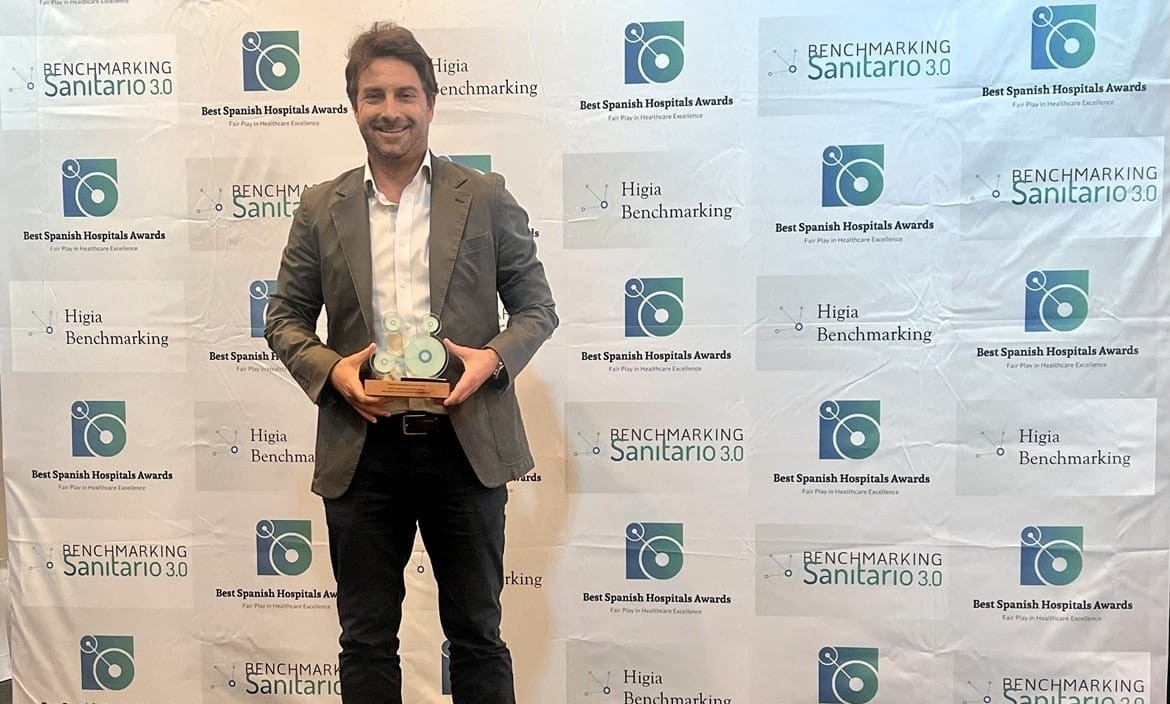 El Dr. Jorge Short con el premio BSH en la categoría ganadora