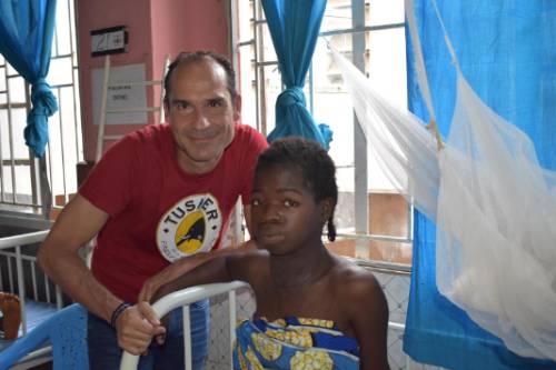 paciente tiroide sierra leona con césar ramírez despues de ser operada