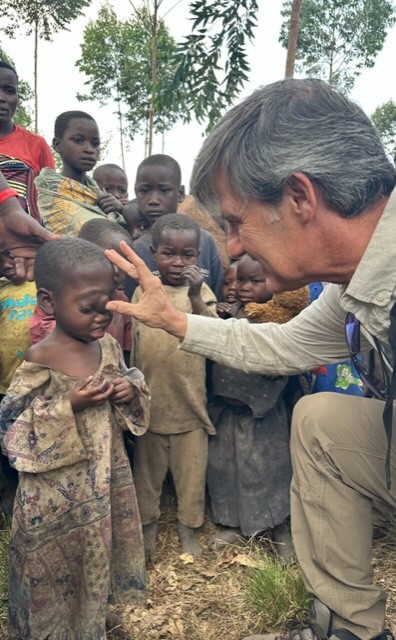 Dr. Ricardo Ruiz en Burundi