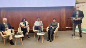 El Dr. Óscar Gómez, director de Continuidad Asistencial de la FJD, inauguró la jornada organizada por el hospital con motivo del Día Mundial del Sida