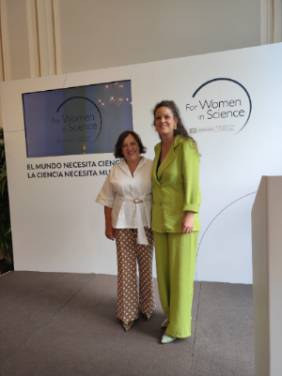 2022 07 15 La Dra. Victoria del Pozo y Nerea Méndez tras recoger el premio