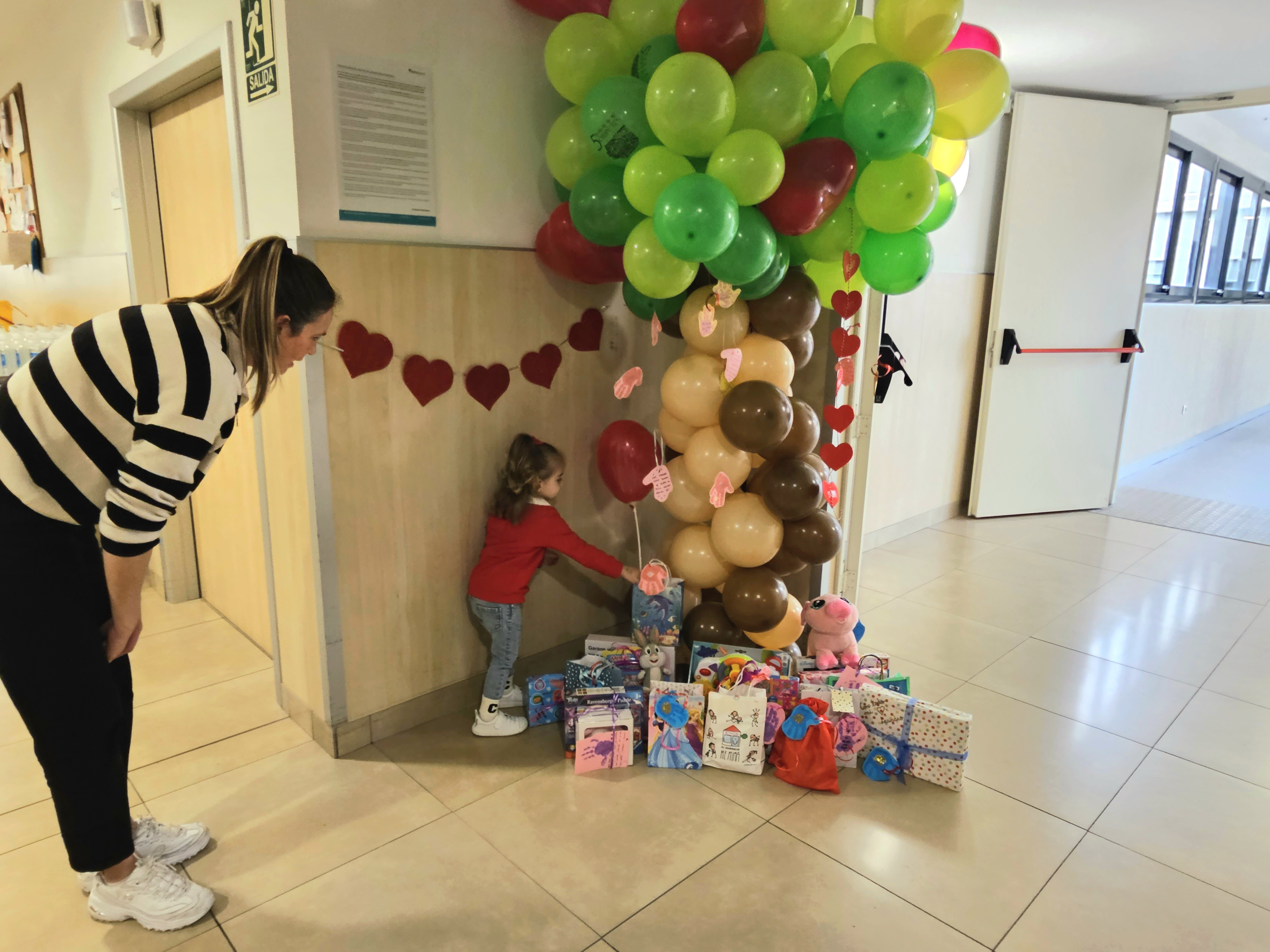 guardería 5 chupetes niña entrega mensaje