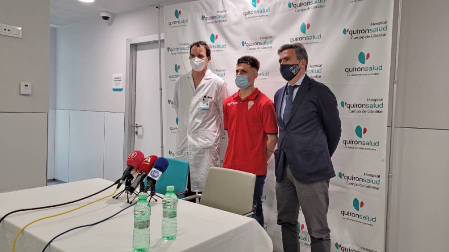 reconocimiento Juan Serrano en Quirónsalud Campo de Gibraltar 2