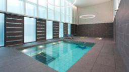 Piscinas termales robotizadas de rehabilitación