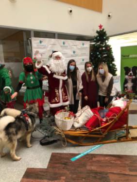 Visita de Papá Noel al Hospital Quirónsalud Málaga 8