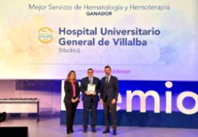 El Dr. Martos, recogiendo el Premio BiC al Hospital Universitario General de Villalba como Mejor Hospital en “Hematología y Hemoterapia”