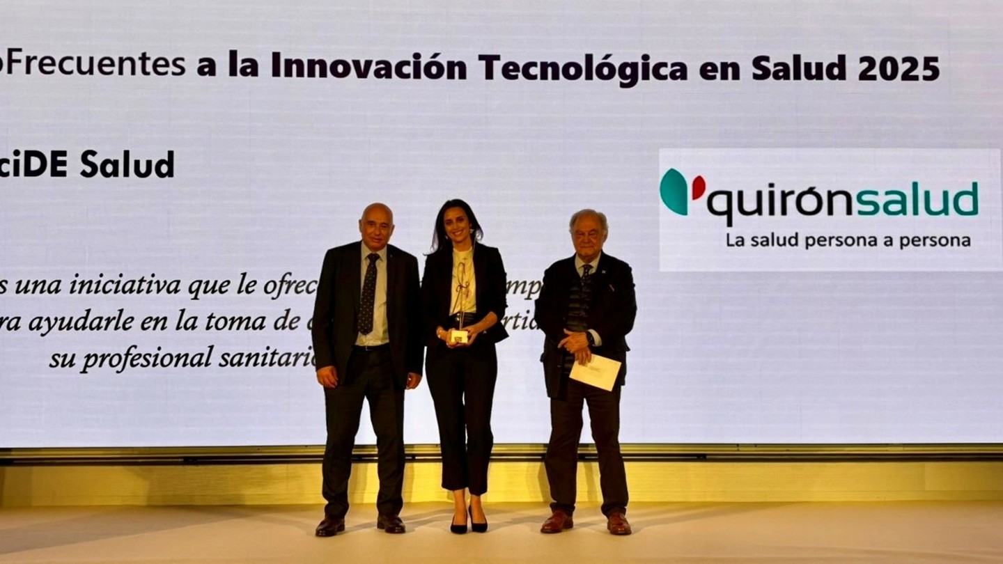 Marta del Olmo, en el momento de recoger el premio