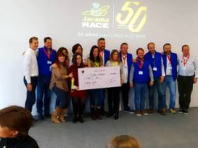 2019 11 19 Momento de la entrega del cheque ganador al proyecto
