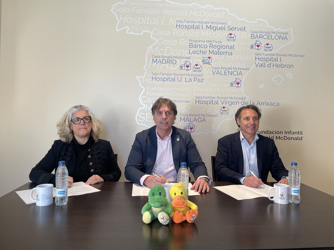 Firma del acuerdo de colaboración entre Quirónsalud y la Casa Ronald McDonald de Sevilla (1)