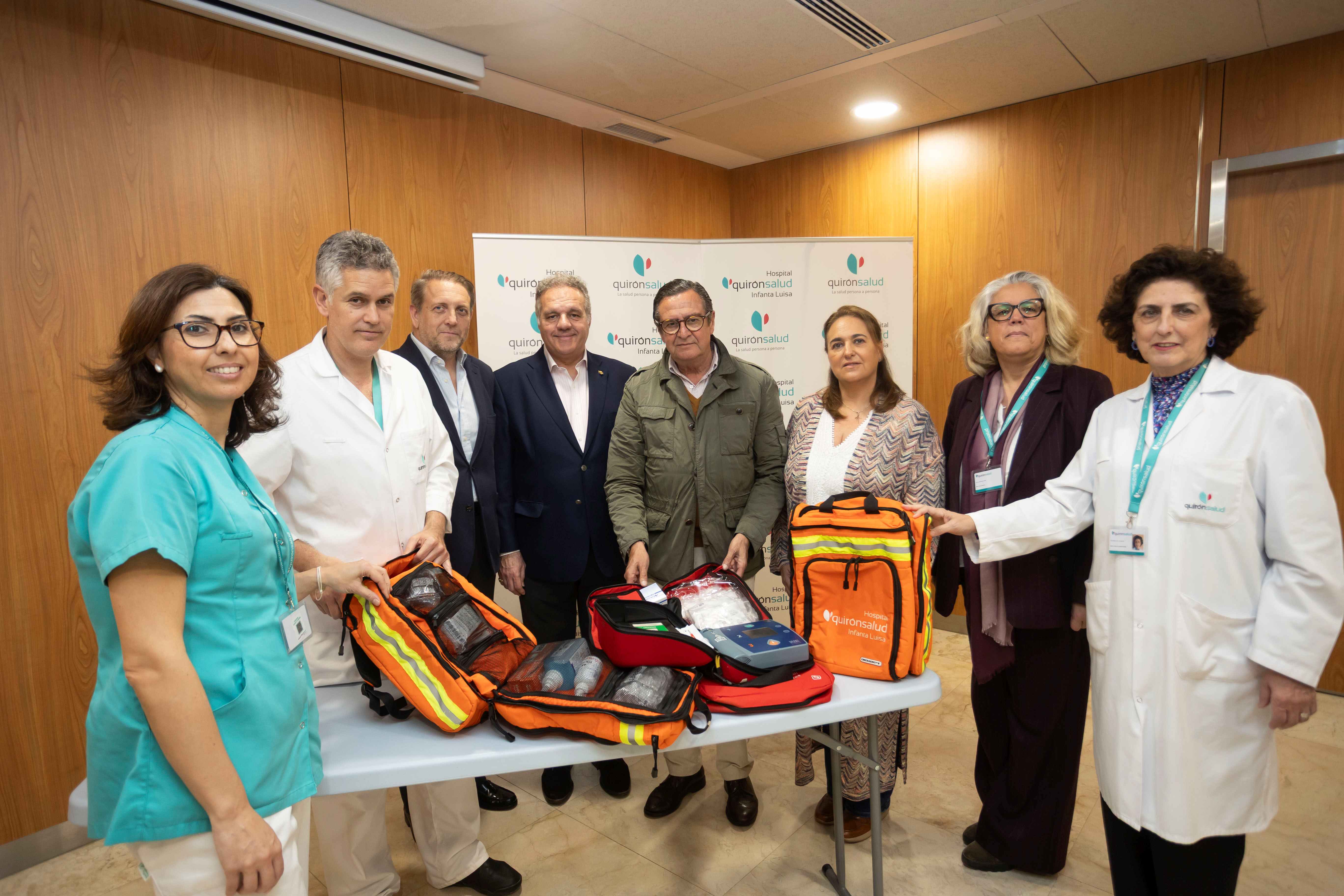 Entrega de material para servicios médicos de Semana Santa baja