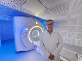 Dr. Carlos Alonso en la nueva resonancia 3 Tesla