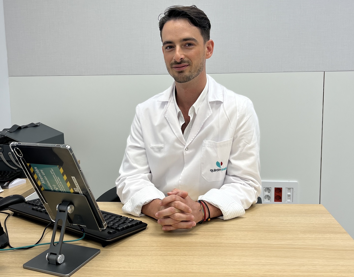 doctor-Rodenas-consulta-medicina-estetica-regenerativa-quironsalud-plaza-lodares