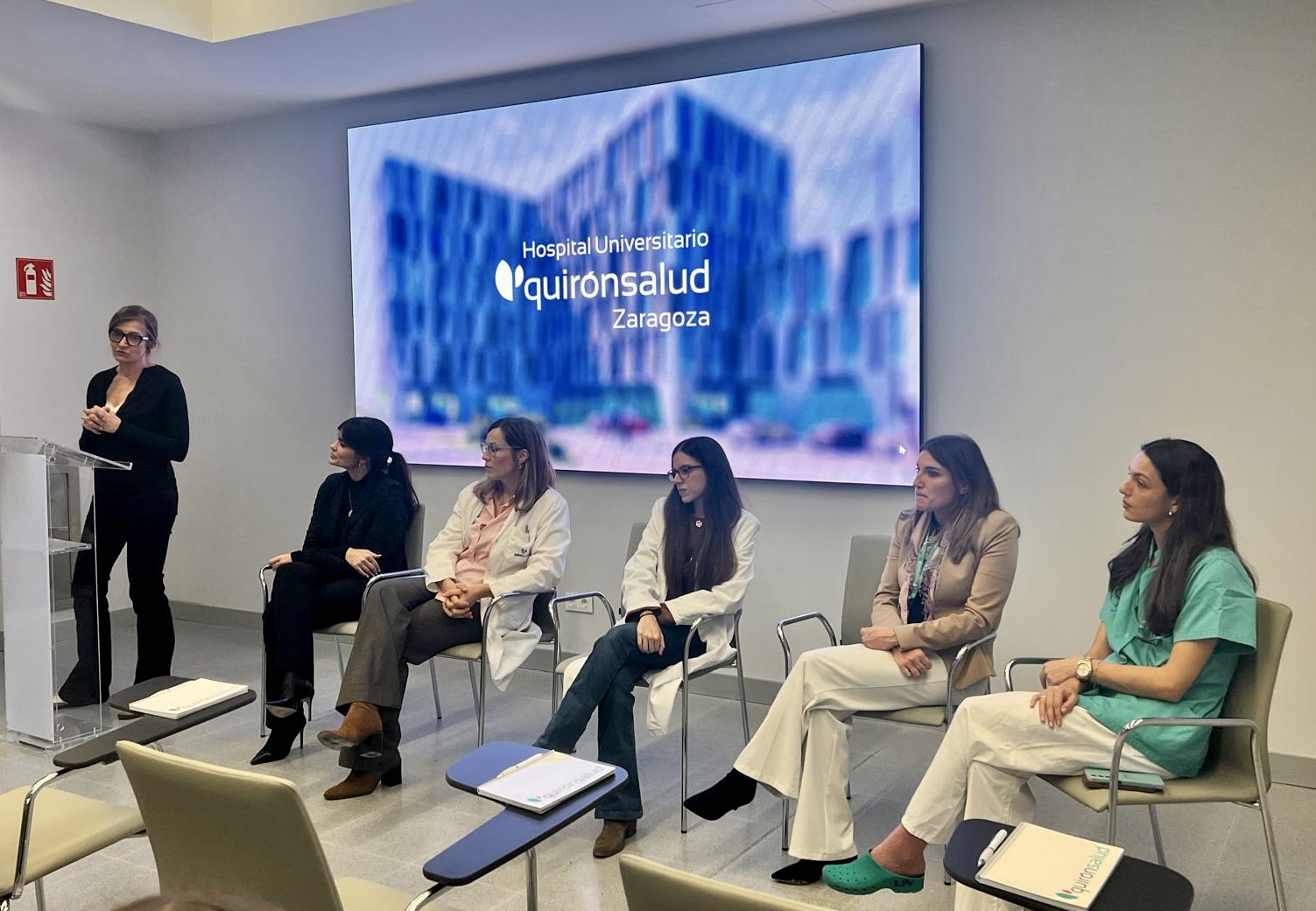 Foto 2 Conferencia durante el encuentro a cargo del equipo de Quirónsalud Zaragoza