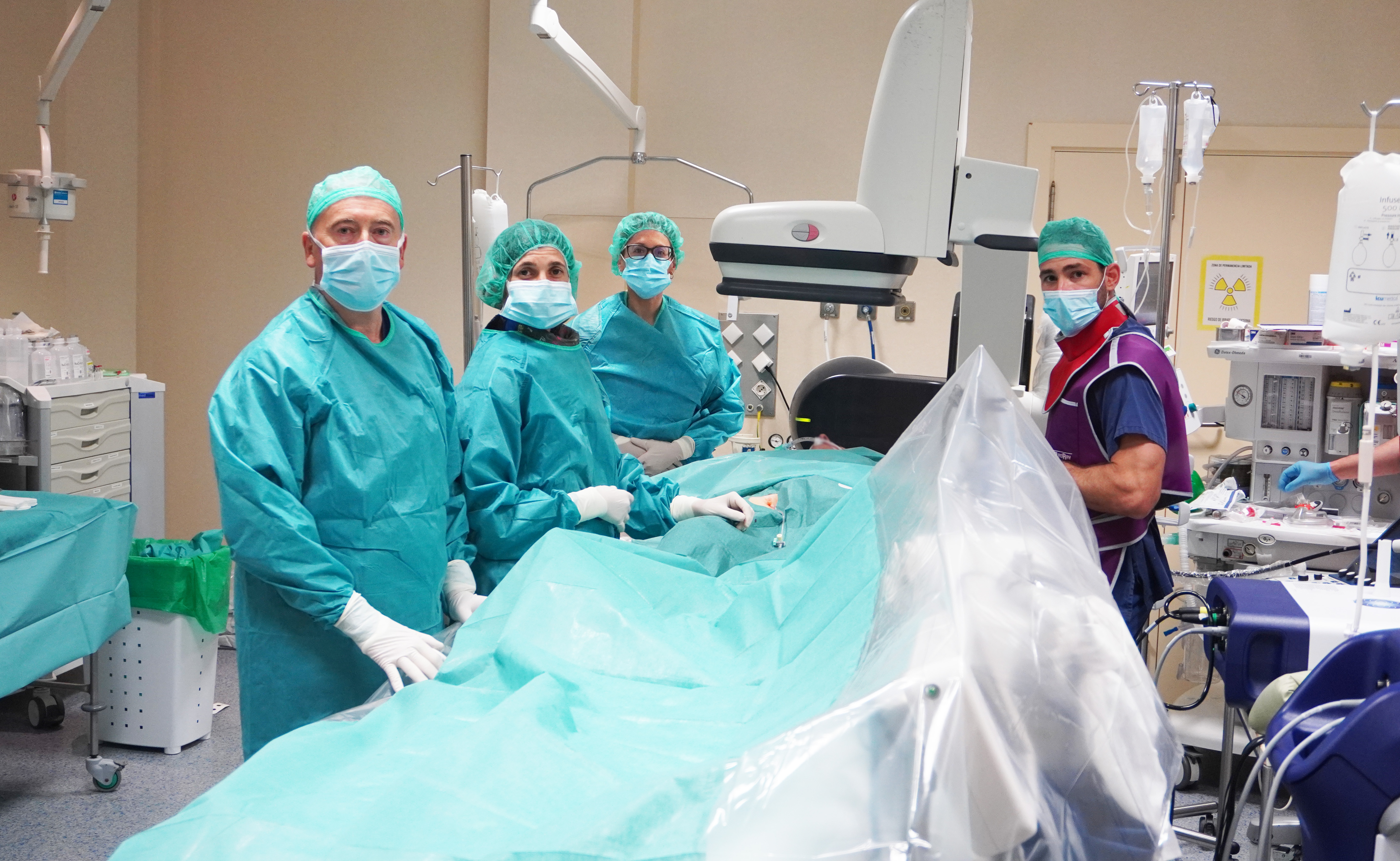 Foto 1. Dr. Antonio Asso, Dra. Naiara Calvo, Dra. Beatriz Jáuregui y Dr. Carlos López