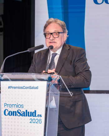 rau-muñiz-durante-premios-consalud-2026-husc