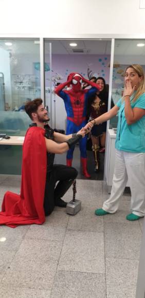 Visita Superheroes Quirónsalud Málaga 11