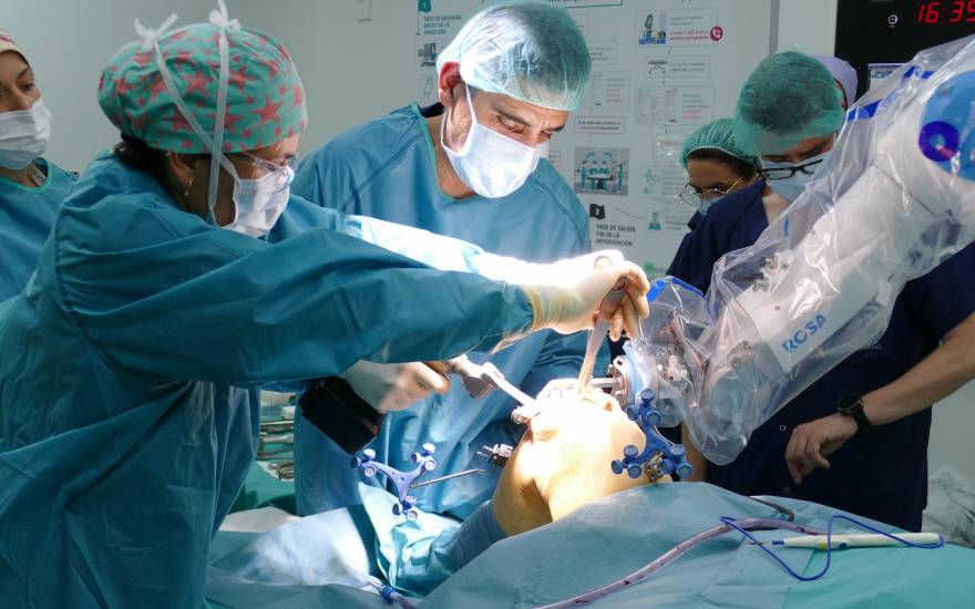 robot quirírgico de rodilla_ROSA (2)