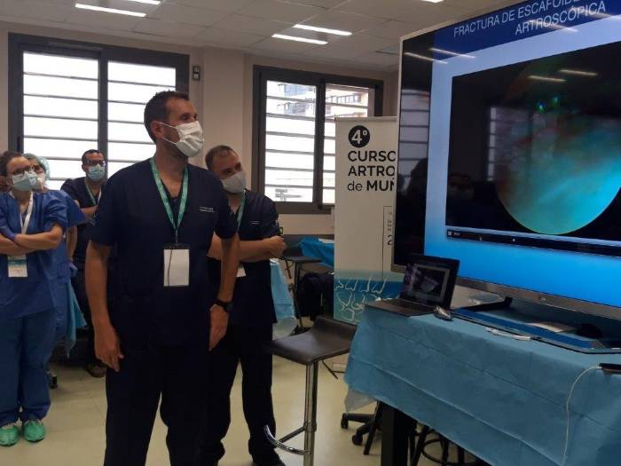 El doctor Vicente Carrtalá durante su ponencia