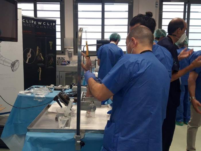 Alumnos realizando las prácticas