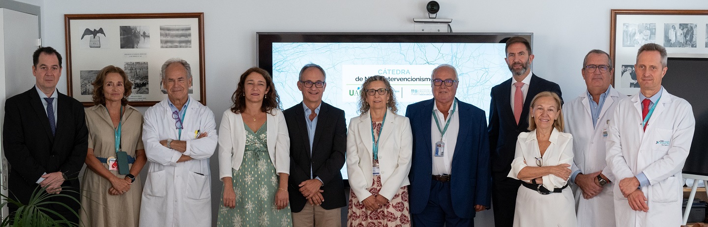 De izda. a dcha, Manzanares, la Dra. Leal, el Dr. García Olmo, Schettini, Zamora, Posada, el Dr. Cenjor, el Dr. Rodríguez, la Dra. Ayuso, el Dr. Ybáñez y el Dr. García-Foncillas