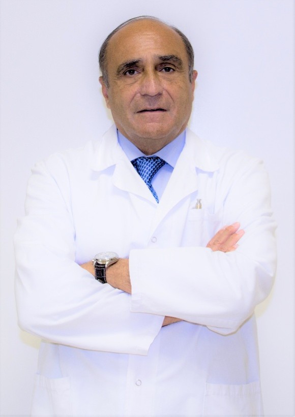 Dr. César Canales Bedoya