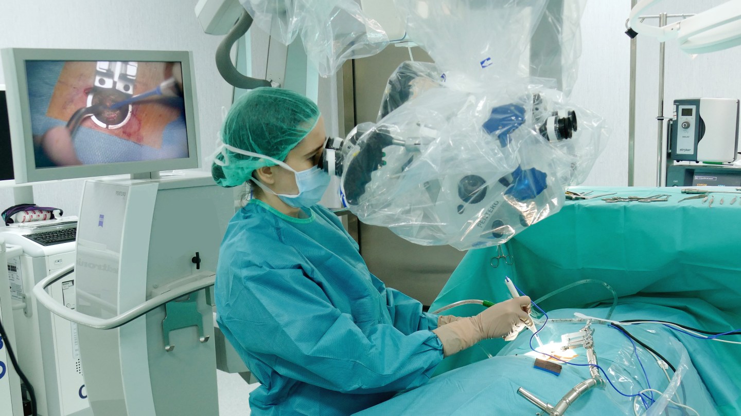 Neurocirugia mínimamente invasiva1
