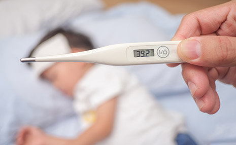 niño fiebre peq