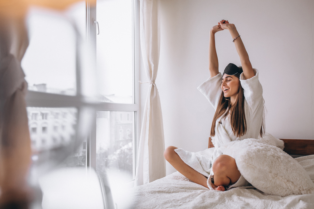 woman-bed-wearing-sleeping-mask (1)