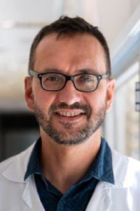 Dr. Roger Villuendas