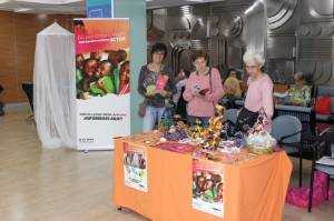 Stand de la Fundación Recover en el hall del Hospital La Luz