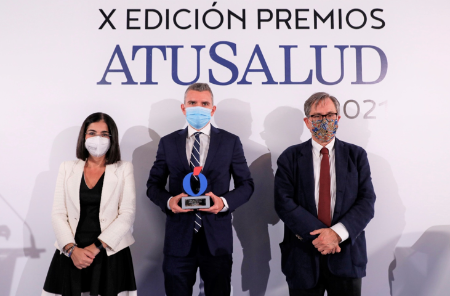 La ministra Carolina Darías, el doctor Christian Garriga Braun, Gerente del Hospital La Luz y Francisco Marhuenda, director de La Razón