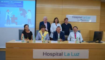 De izda. a dcha.: Lucía Alonso, Micheline Antoine Selmes, Christian Garriga, David Pérez, Javier Gómez, Rebeca Fernández y Nacho Solís.