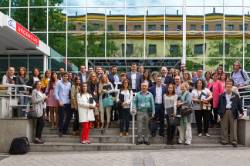 Participantes de la IV Reunión del Club Español de la Mácula en la puerta del Hospital La Luz
