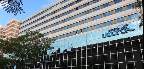 Fachada de la Clínica La Luz, en la Calle General Rodrigo 8.