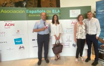 En la foto el doctor Manuel Ajuria, María San José, Directora de Operaciones del Hospital La Luz, la doctora Isabel Rivera y Christian Garriga, Directo-Gerente del hospital