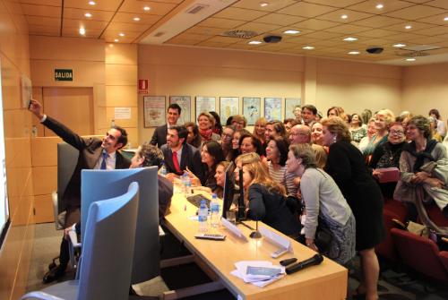 Participantes haciendose un selfie